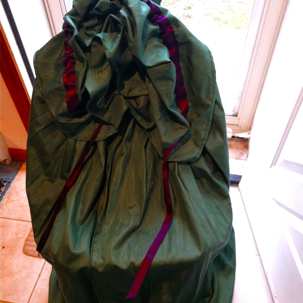 Emerald green cape